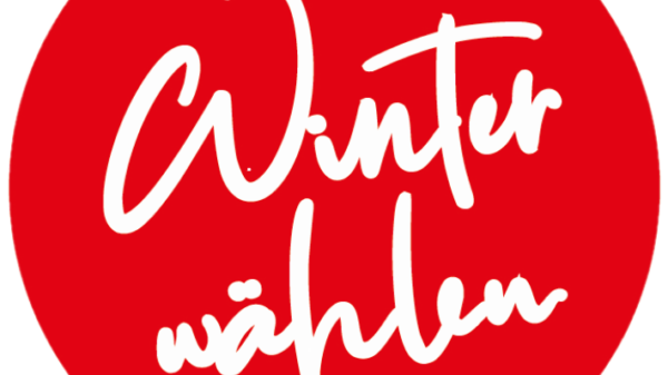 In weißer Schreibschrift steht in einem roten Kreis: Winter wählen.